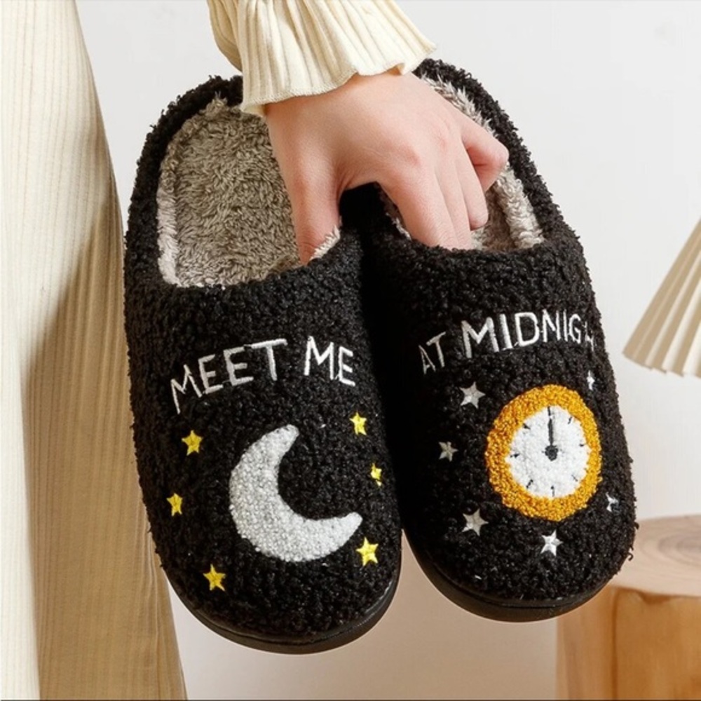 🕰️🌜T-Swift Slippers🌛🕰️